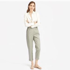 Everlane The Easy Chino in light sage color. Size 6